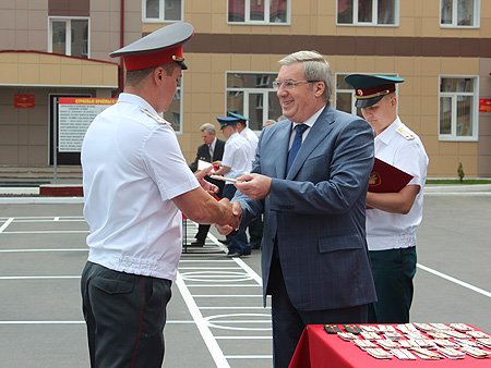 Виктор Толоконский принял участие в торжественной церемонии вручения погон офицерам Сибирского регионального командования внутренних войск МВД России