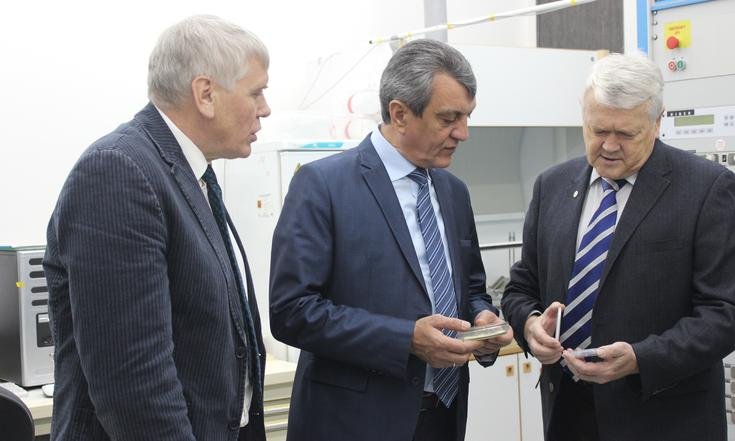 Посещение Института физики полупроводников им. А.В.Ржанова Сибирского отделения Российской академии наук