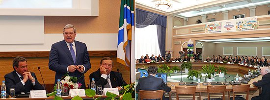 Вручение памятных знаков к 120-летию Новосибирска в мэрии города