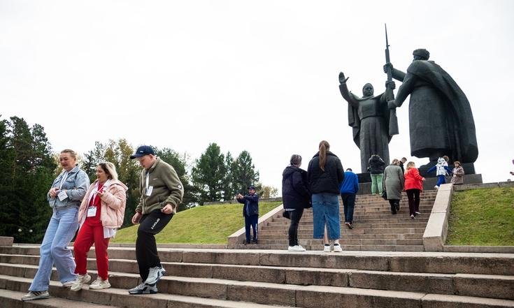 В Томске для участников промотура была организована обширная автобусно-пешеходная экскурсия «Томск – столица Губернии»