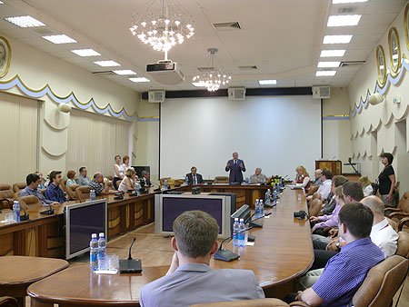 Полпред: важно, чтобы эти гранты укрепили те направления исследований, которыми вы занимаетесь, помогли сформировать вам собственные научные коллективы