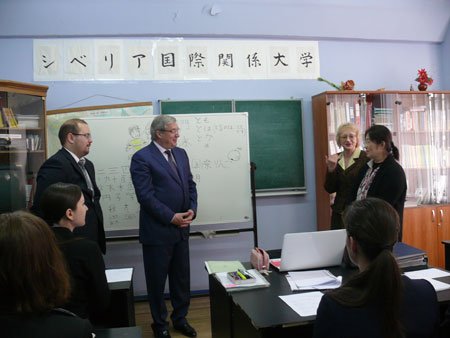 В ходе посещения вуза полпред осмотрел учебные аудитории