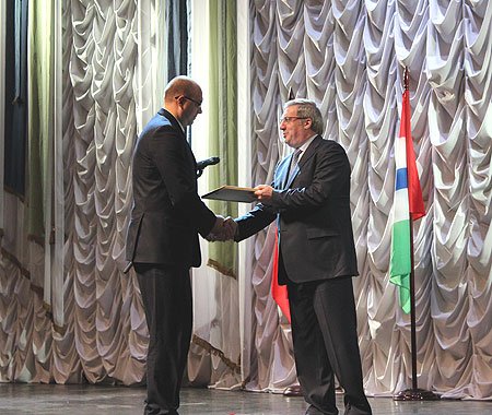 Полномочный представитель вручил благодарственные письма