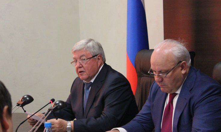 Совещание по вопросам, связанным со строительством домов взамен утраченных в результате пожаров