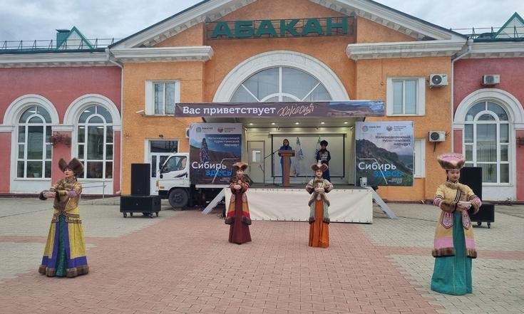 В Абакане туристы посетили Хакасский национальный краеведческий музей и побывали на Саяно-Шушенской гидроэлектростанции