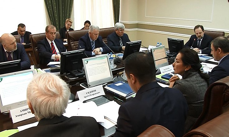 В ходе заседания (фото пресс-службы правительства Иркутской области)