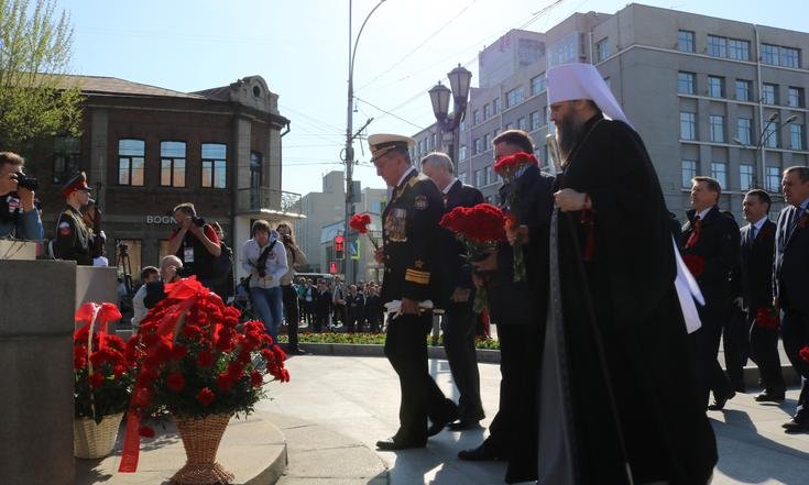 Возложение_бюст_А.И.Покрышкин