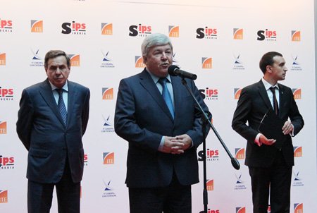 Николай Рогожкин поприветствовал гостей и организаторов выставок