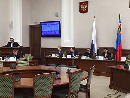 Основное внимание было уделено вопросам обучения государственных и муниципальных служащих