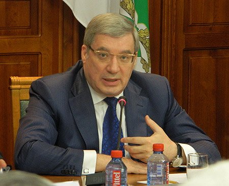 Полномочный представитель подчеркнул – развитие НКО является безусловным приоритетом