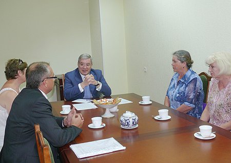 Полпред провел личный прием граждан из Алтайского края, пострадавших от мошеннических действий