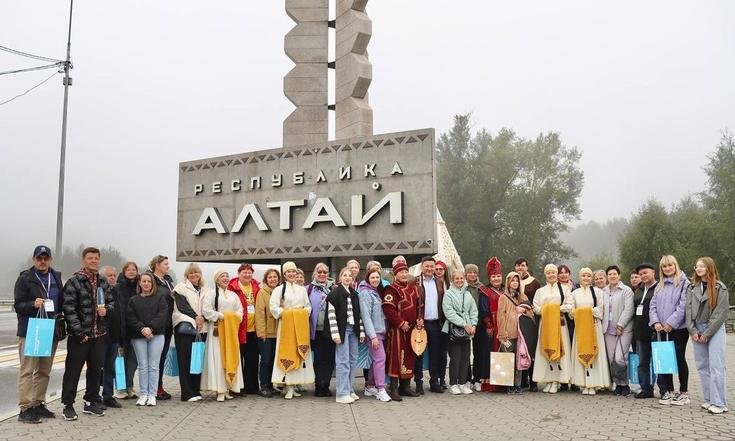 Гостеприимная Республика Алтай встретила национальными песнями