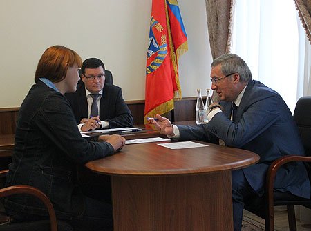 Также сегодня в рамках рабочей поездки в Алтайский край полномочный представитель провел личный прием граждан по обращениям в Приемную Президента Российской Федерации в регионе