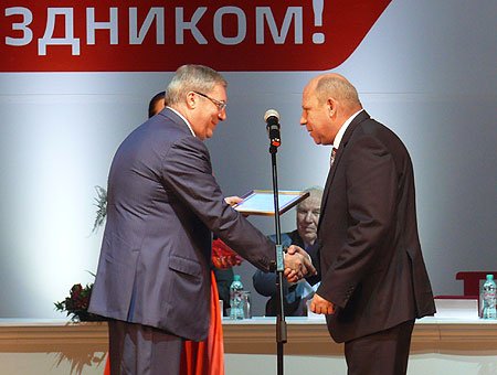 Виктор Толоконский вручил благодарственные письма полномочного представителя  Президента РФ в СФО