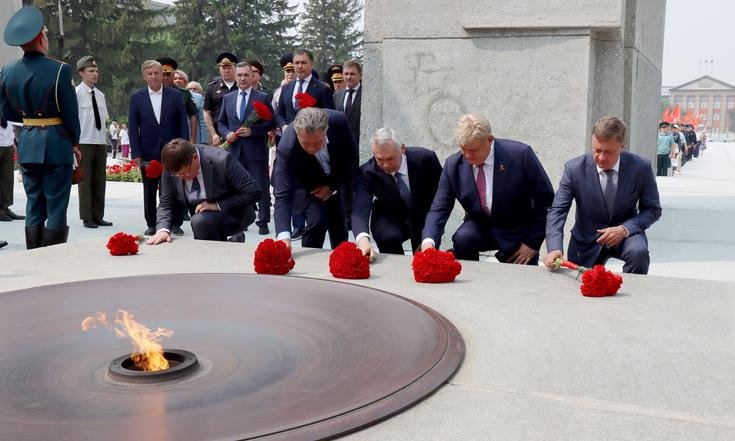 Возложение цветов