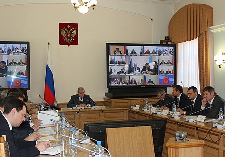 В ходе заседания комиссии по вопросам реализации указов главы государства от 7 мая 2012 года № 596-606