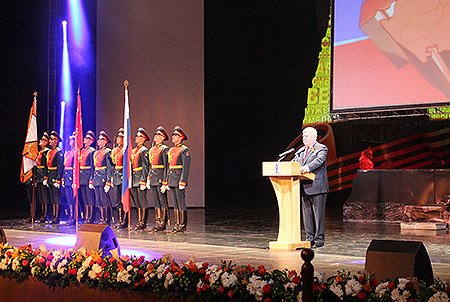 Полпред: мы никогда не забудем тех, кто остался на полях сражений, тех, кто ковал победу в тылу