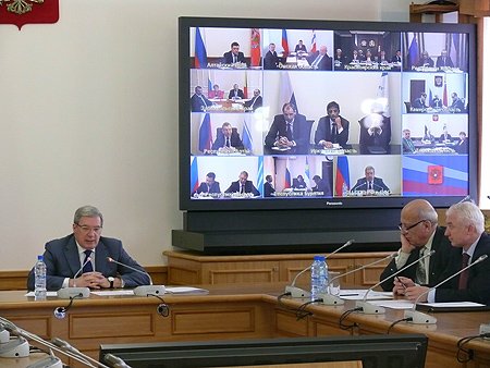 Полпред: чем больше в Сибири будет проводиться различных форумов международного уровня, тем быстрее будет развиваться Сибирь, и тем более конкурентоспособны будут ее территории