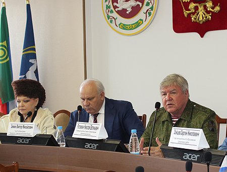 Во время совещания в поселке Шира