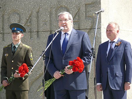 Вечная память воинам, не дожившим до наших дней, вечная слава героям Великой Отечественной войны, труженикам тыла. Мы никогда не забудем этот подвиг - полпред