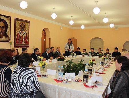 В ходе встречи с педагогами и старшеклассниками, членами попечительского фонда негосударственного общеобразовательного учреждения «Православная Гимназия во имя преподобного Серафима Саровского»