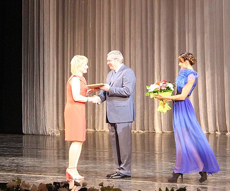 Полномочный представитель также вручил благодарственные письма