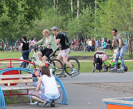 Парк окаймлен сетью беговых и велодорожек