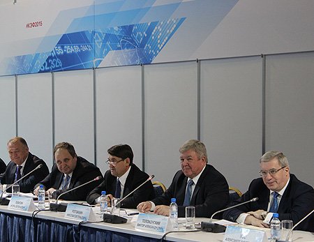 Полпред: в кратчайшие сроки необходимо решить основной проблемный вопрос – скорейшее завершение исполнения указа главы государства о предоставлении жилья участникам Великой Отечественной войны