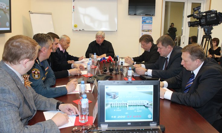 Совещание на Новосибирской ГЭС