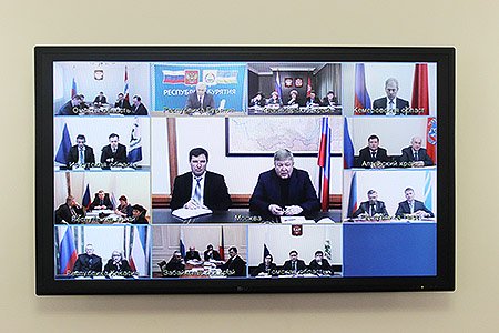 Полпред: Выполнение социально-значимых задач, поставленных главой государства в майских указах 2012 года, требует ежедневного внимания и напряженной работы