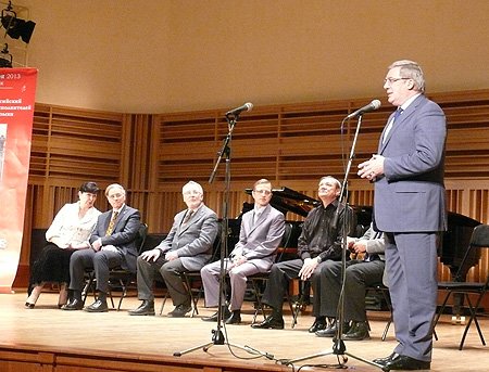 Выдающиеся музыканты и педагоги передадут свой опыт, бесценные знания и навыки, которые помогут юным музыкантам в совершенствовании мастерства, уверен полпред