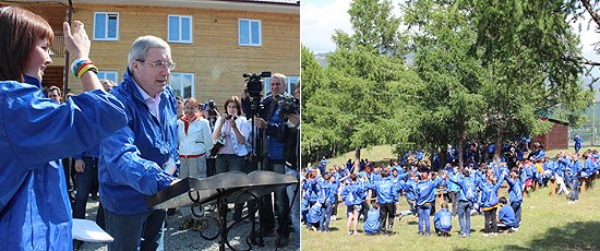 Виктор Толоконский посетил «культовое место» лагеря - арт-объект «Книга здоровья»