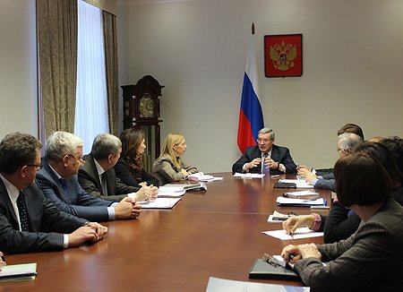 По многим пунктам внести ясность помогут совместные действия региональных органов государственной власти, территориального фонда ОМС и главных врачей медицинских центров, убежден полпред