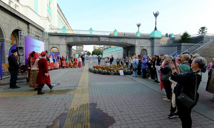 Посещение Новосибирска для путешественников началось с погружения в сибирский фольклор с ансамблем «Сибирочка»