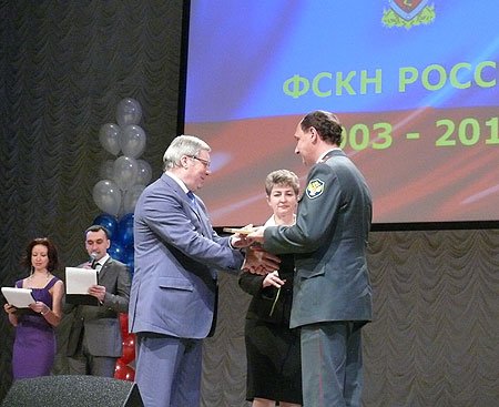 Виктор Толоконский вручил благодарственные письма полномочного представителя Президента РФ в СФО