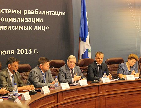 Полпред: для профилактики наркопотребления крайне важно активнее работать с молодежью