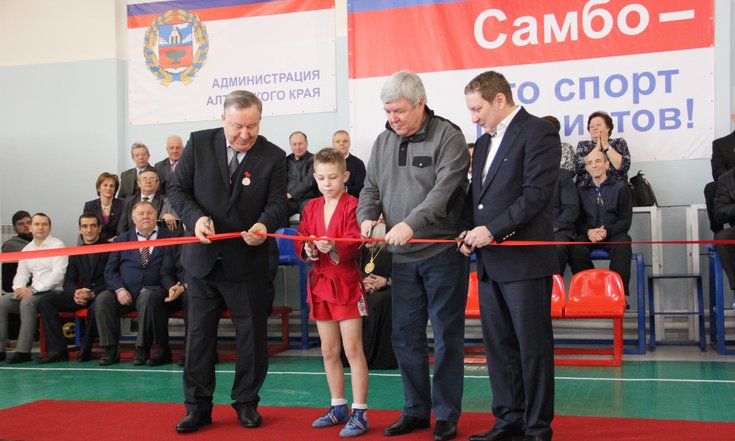 Во время торжественного открытия Алтайского центра самбо