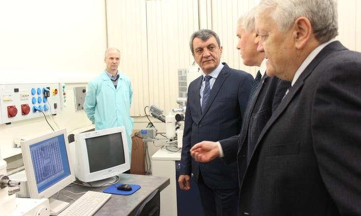 Посещение Института физики полупроводников им. А.В.Ржанова Сибирского отделения Российской академии наук