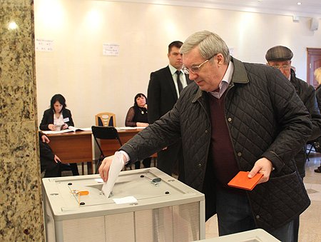 Виктор Толоконский проголосовал на досрочных выборах мэра Новосибирска