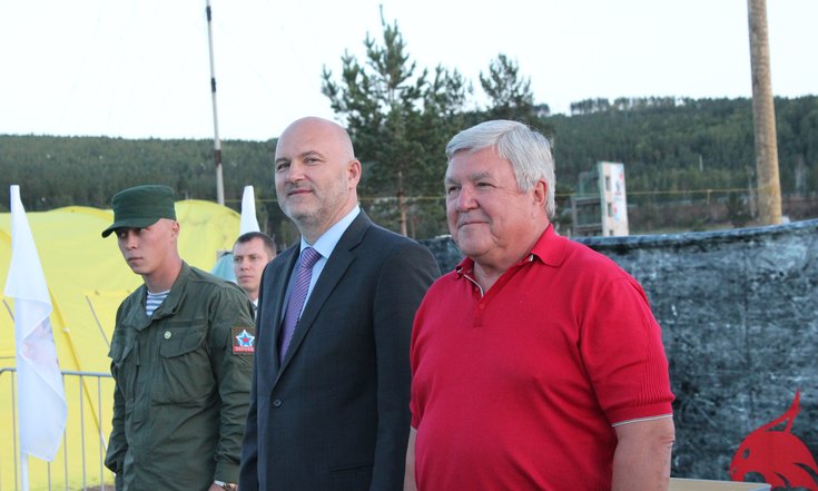 Во время посещения полевого лагеря игры