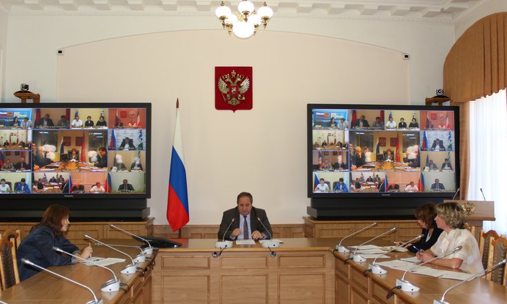 На совещании