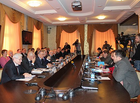 Представители органов власти и общественности обсуждают в Абакане проблемы развития общественного контроля