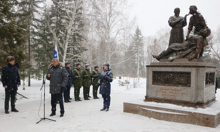 открытие_памятника_омским_медработникам