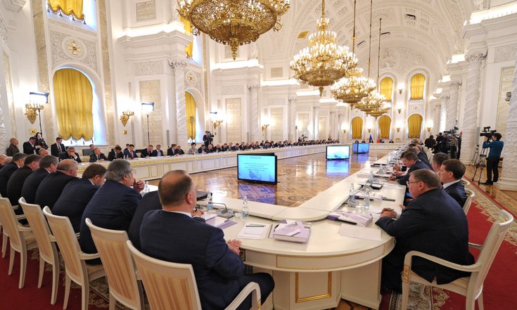 В ходе заседания (фото пресс-службы Президента России)