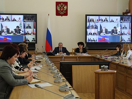 Виктор Толоконский: защита материнства и детства является безусловным государственным приоритетом