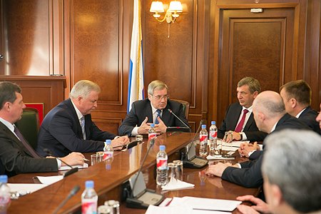 В ходе совещания (Фото Пресс-службы Минрегиона России)