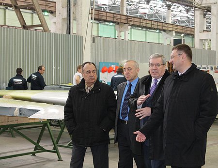 Полпред осмотрел цеха Новосибирского авиационного завода имени В.П.Чкалова