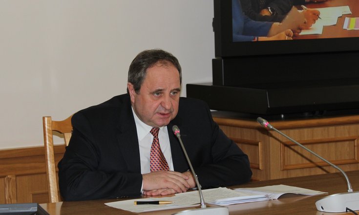 Заместитель полномочного представителя Андрей Филичев в ходе совещания