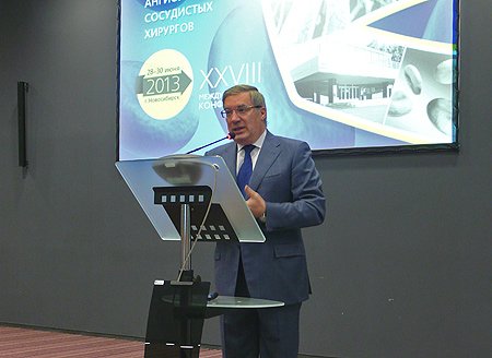 Виктор Толоконский приветствует участников конференции