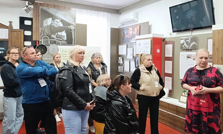 Гости Алтайского края побывали в селе Сростки – посетили Всероссийский мемориальный музей-заповедник Василия Шукшина и этнокомплекс «Легенда Алтая»